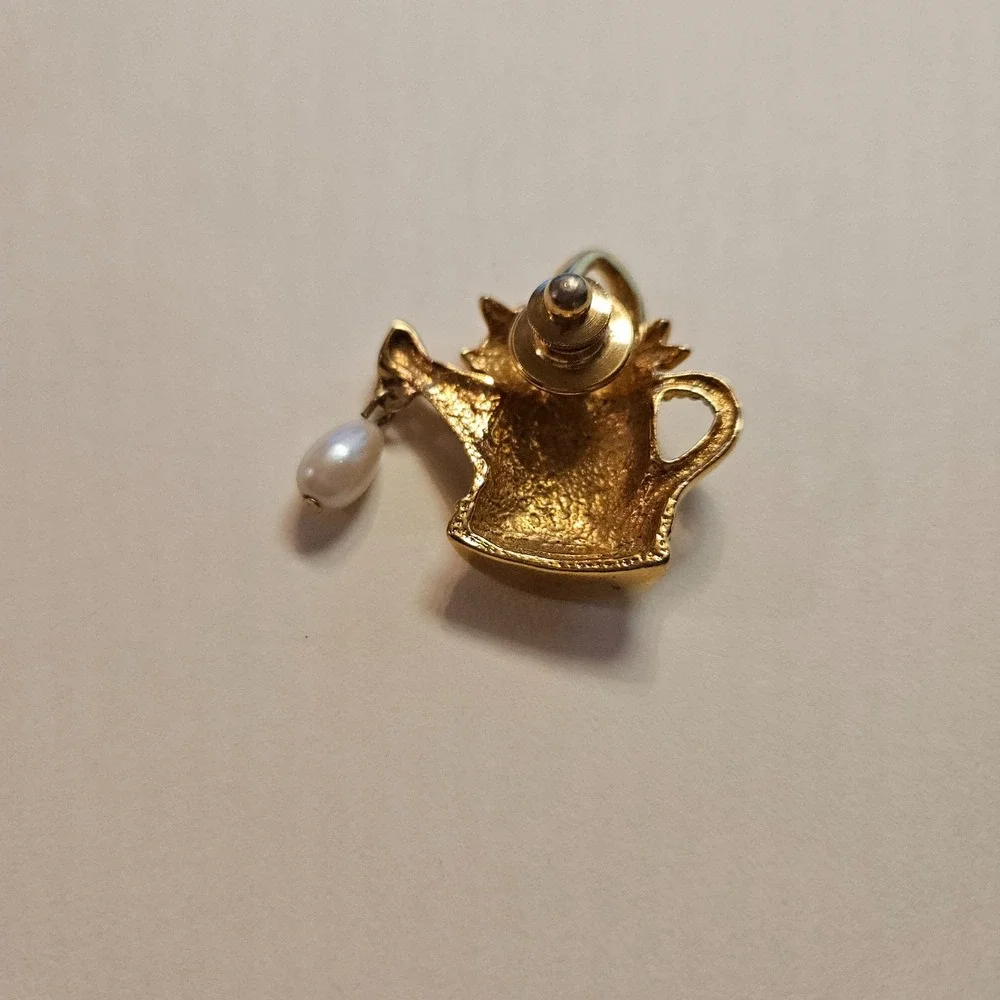 Vintage Watering Can Brooch‎ Lapel Pin Gold Colored Flowers Dangling Pearl